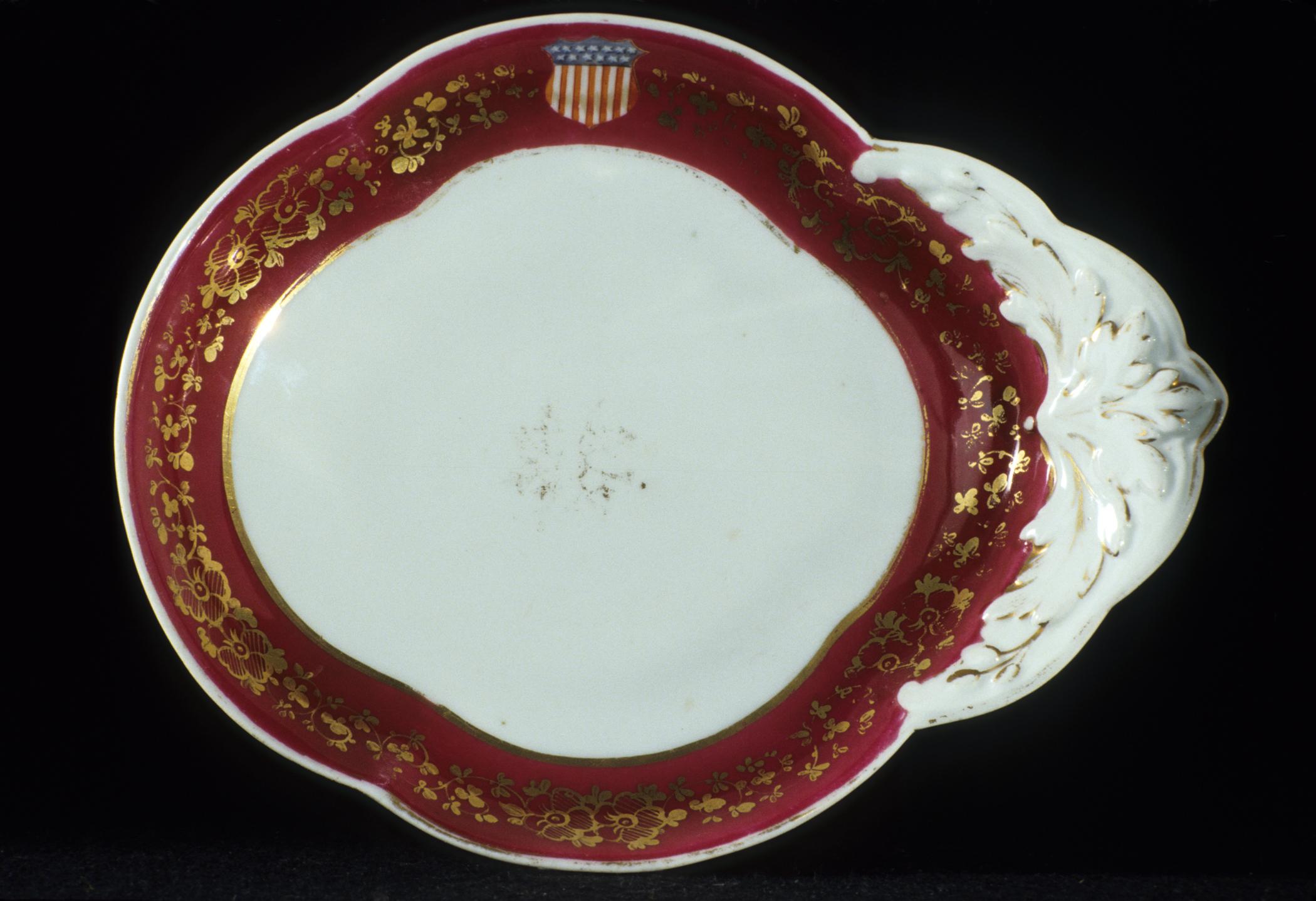 1973.0165 Porcelain dish