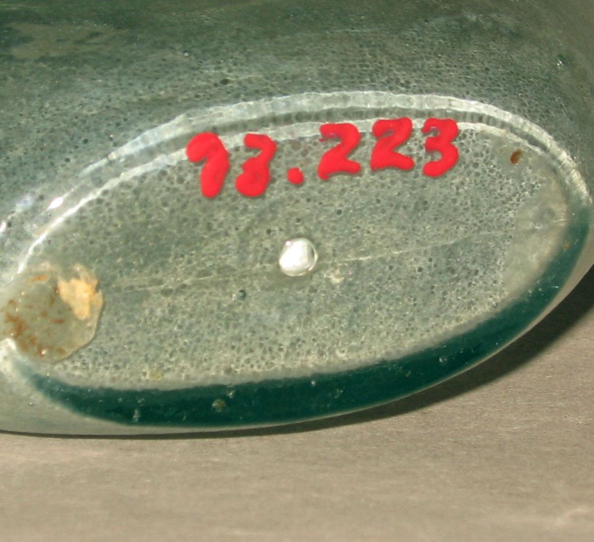 1973.0223 Glass flask (underside)