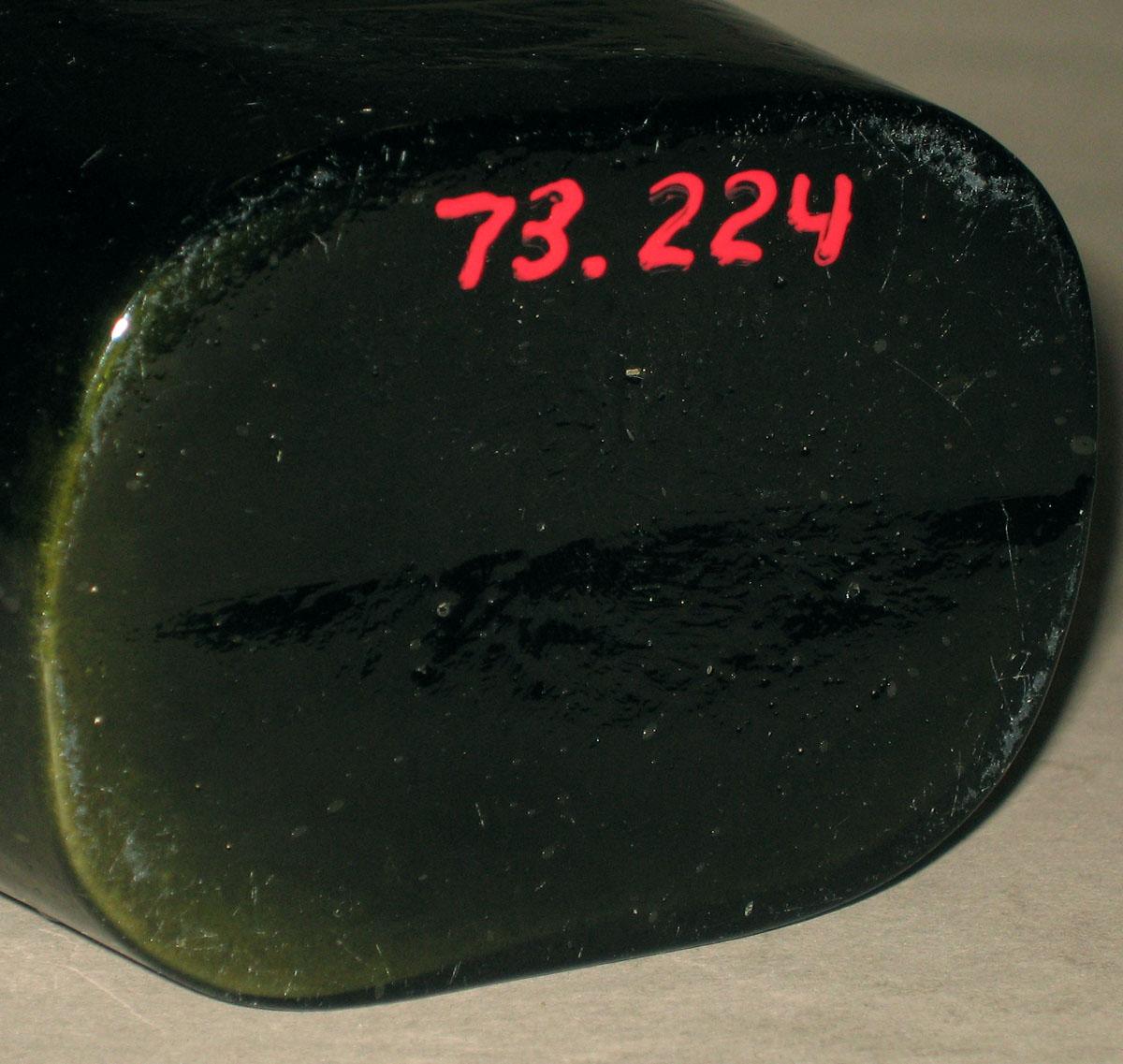 1973.0224 Glass flask
