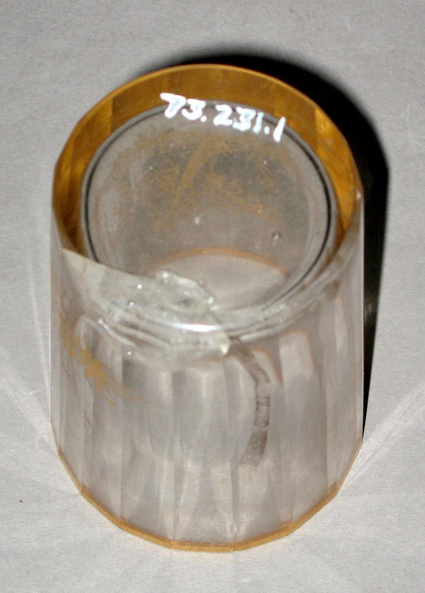 1973.0231.001 Glass tumbler (bottom)