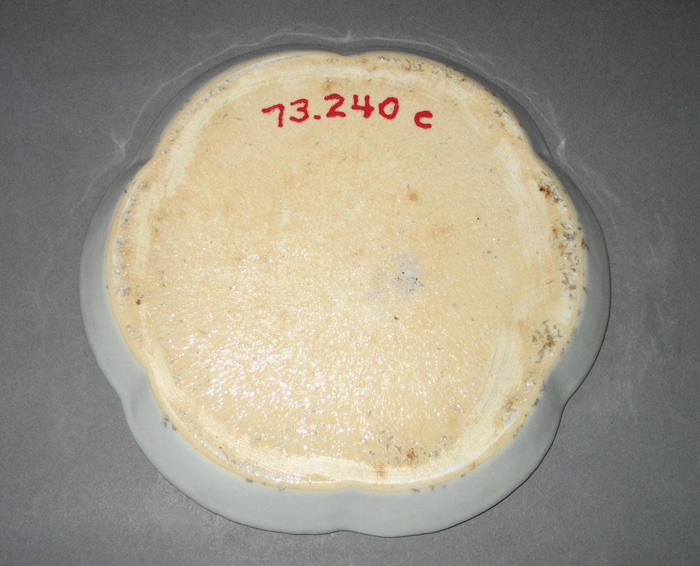 1973.0240 C Teapot stand underside