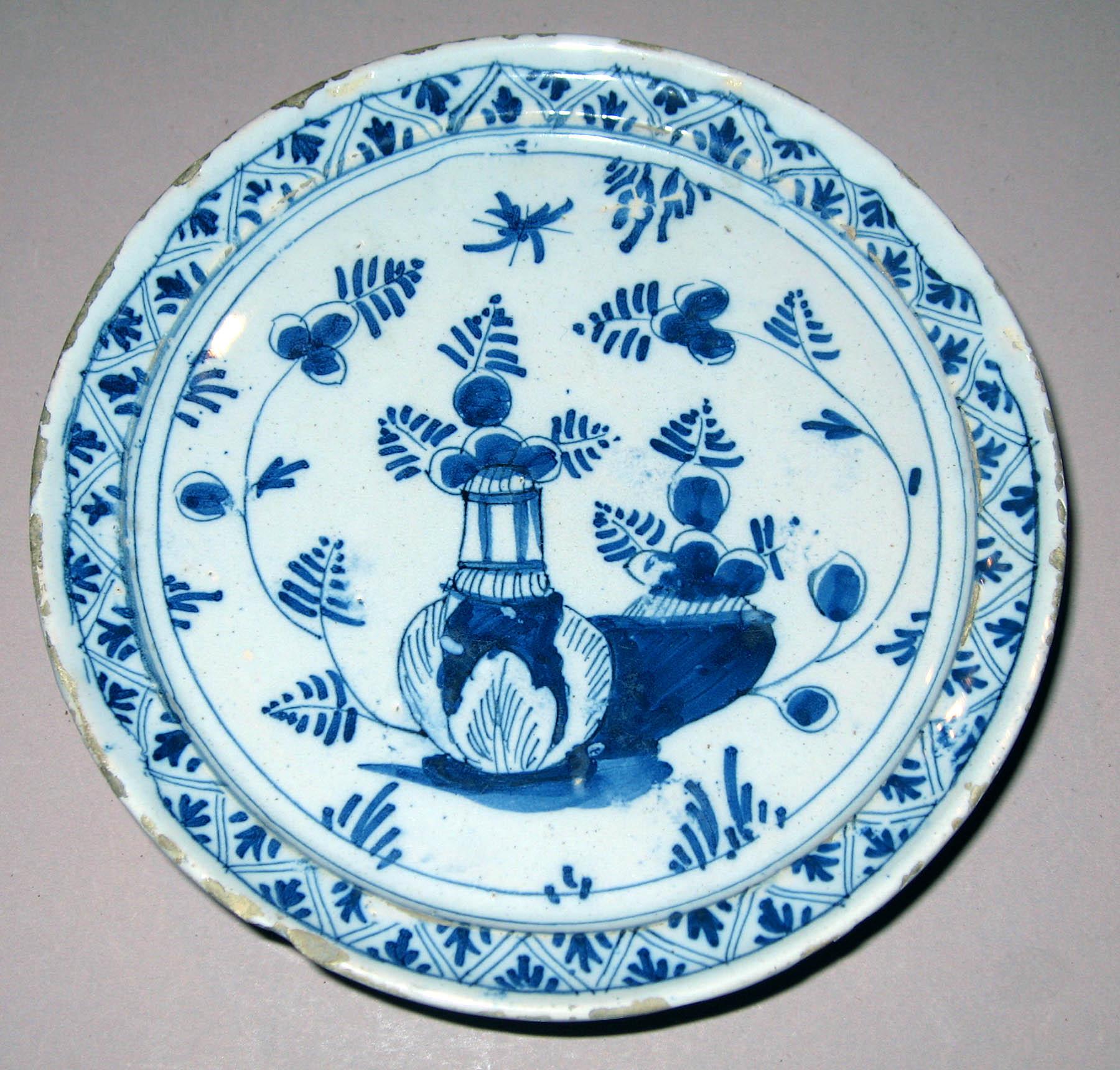 1973.0242 Delftware teapot stand