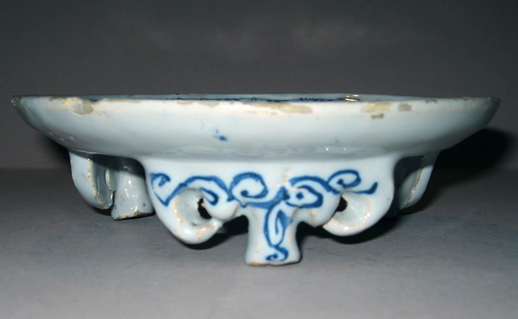 1973.0242 Delftware teapot stand (profile)