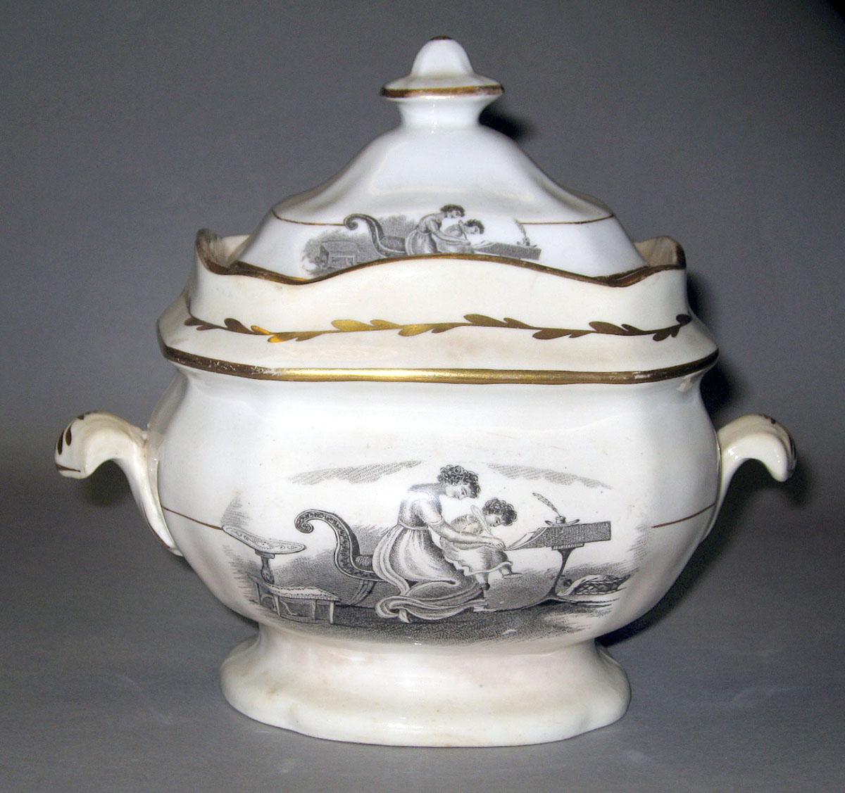 1973.0289.002 Porcelain sugar bowl