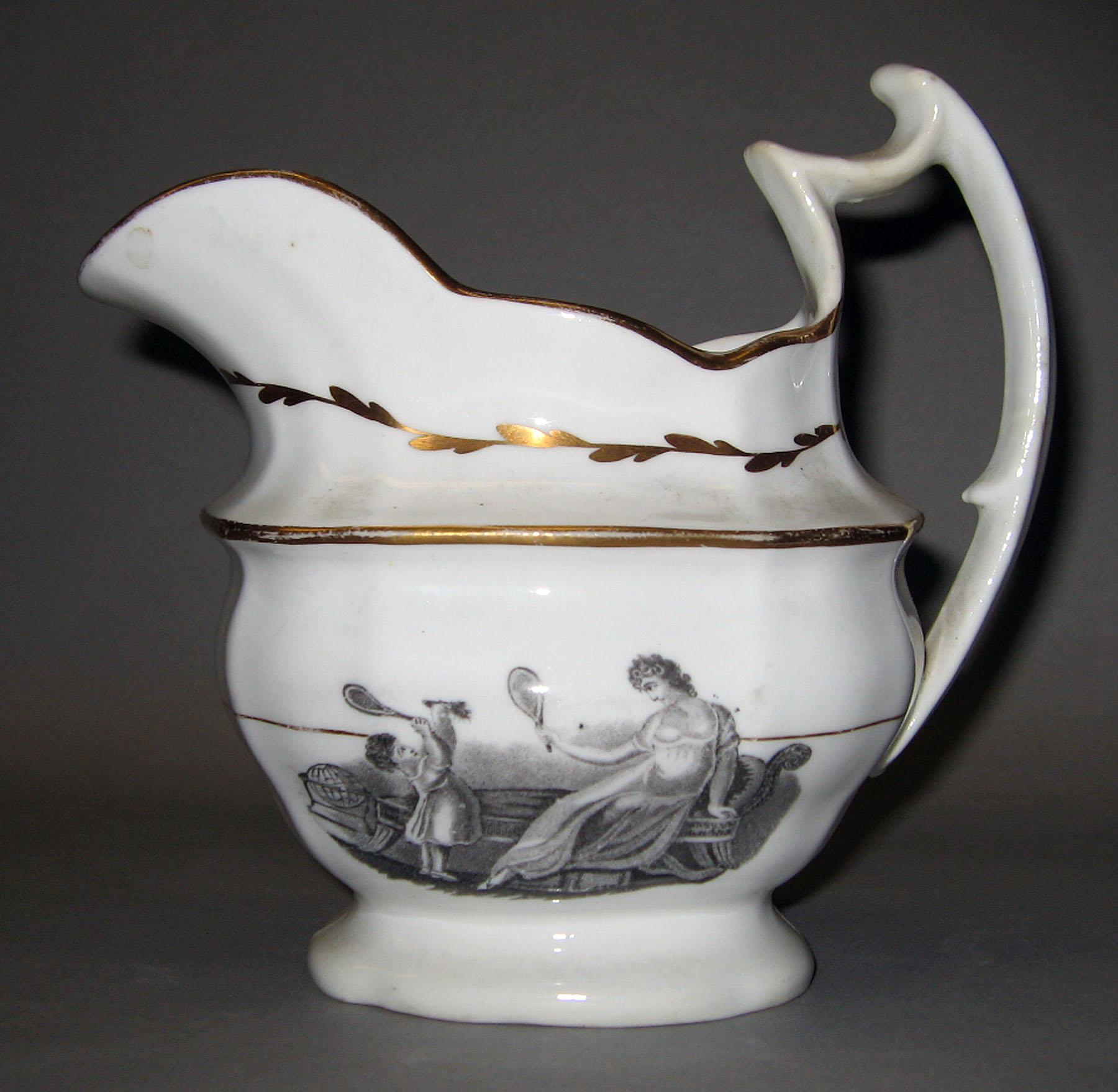 1973.0289.003 Porcelain cream pot