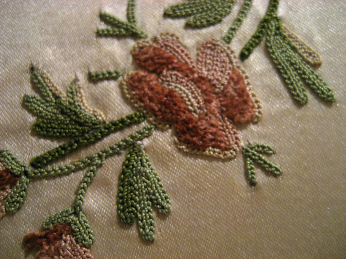 1957.0951 fabric detail 4