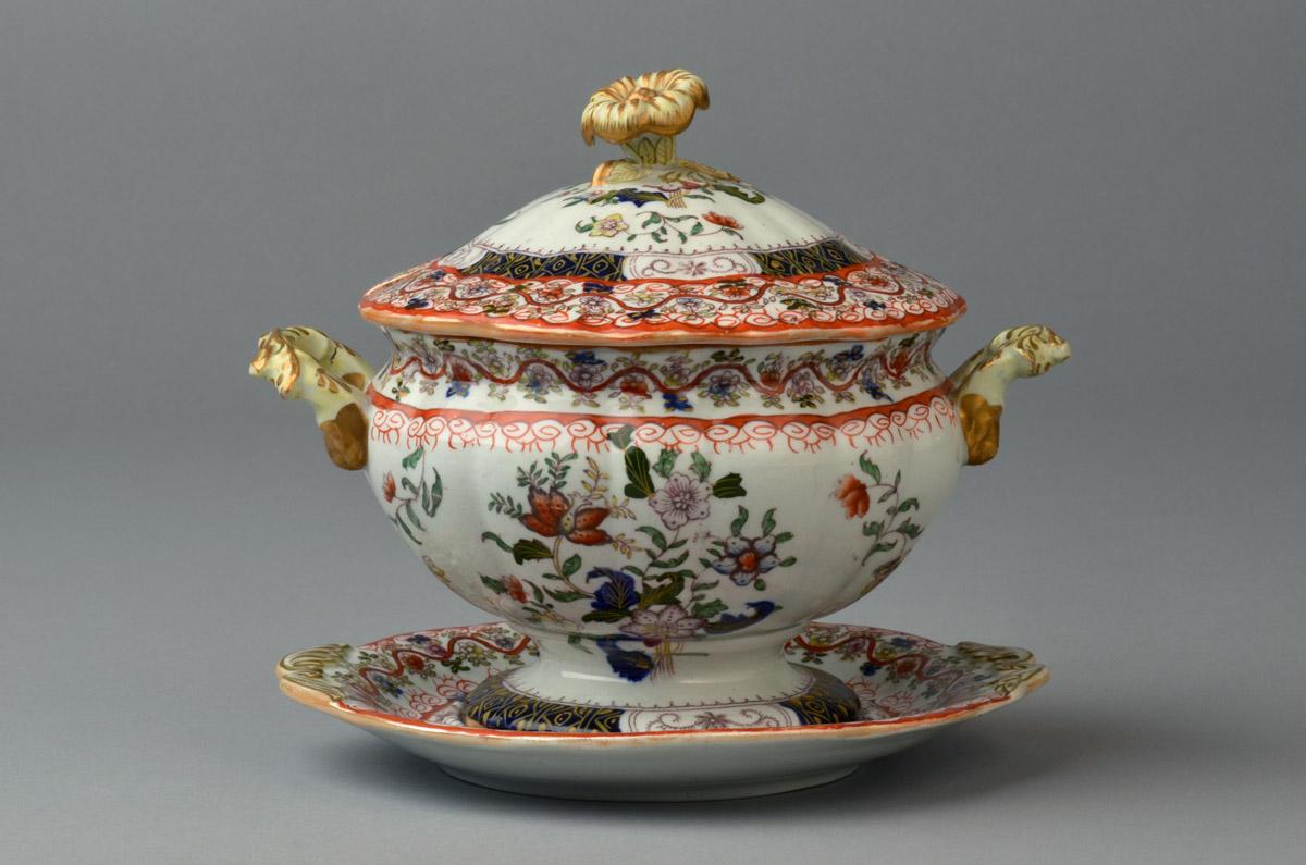 1973.0302.003 A-C Tureen and Stand, view 1