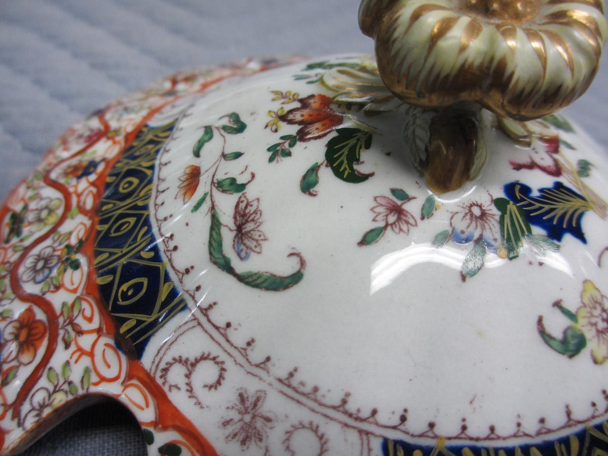 1973.0302.003 B Tureen, cover, detail 1
