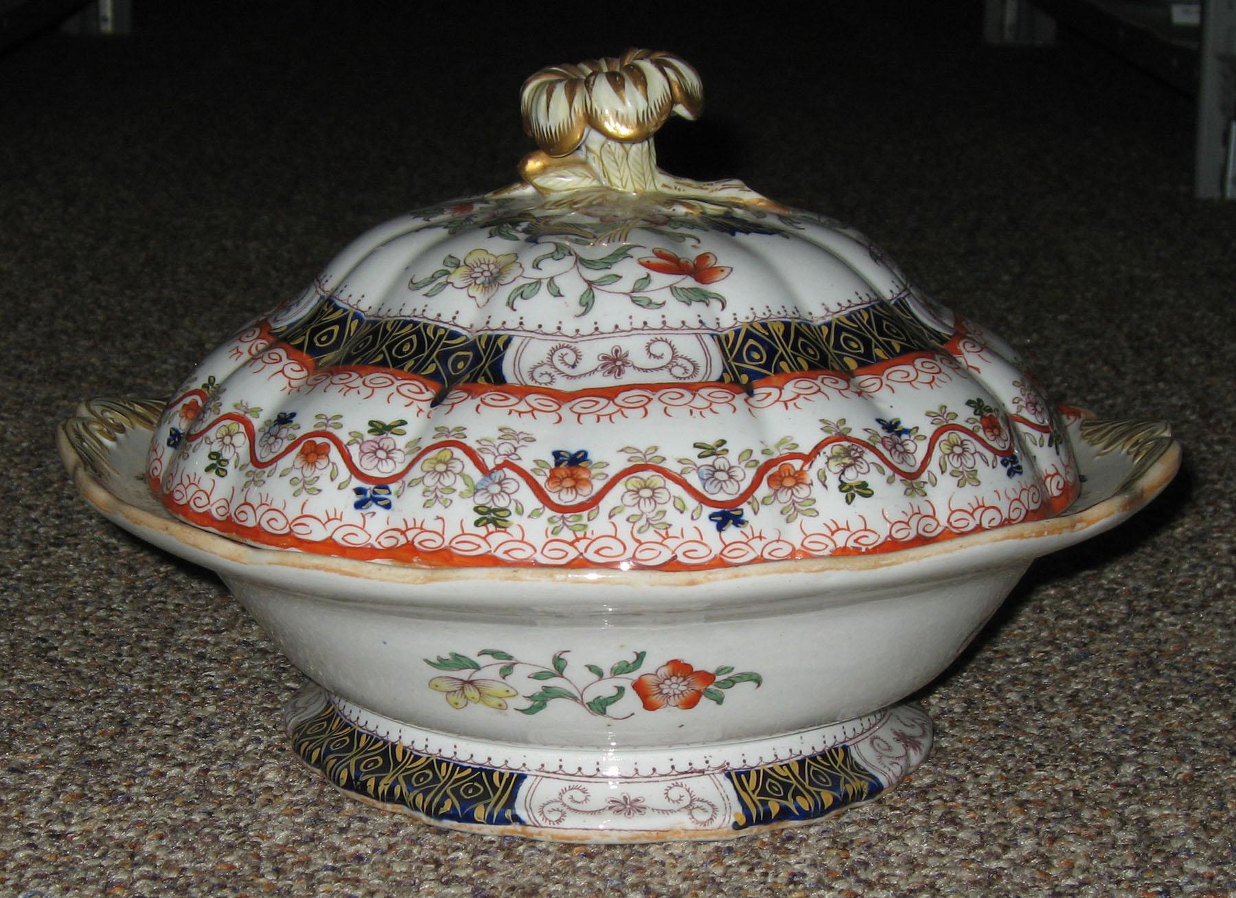 1973.0302.004 Masons ironstone covered dish