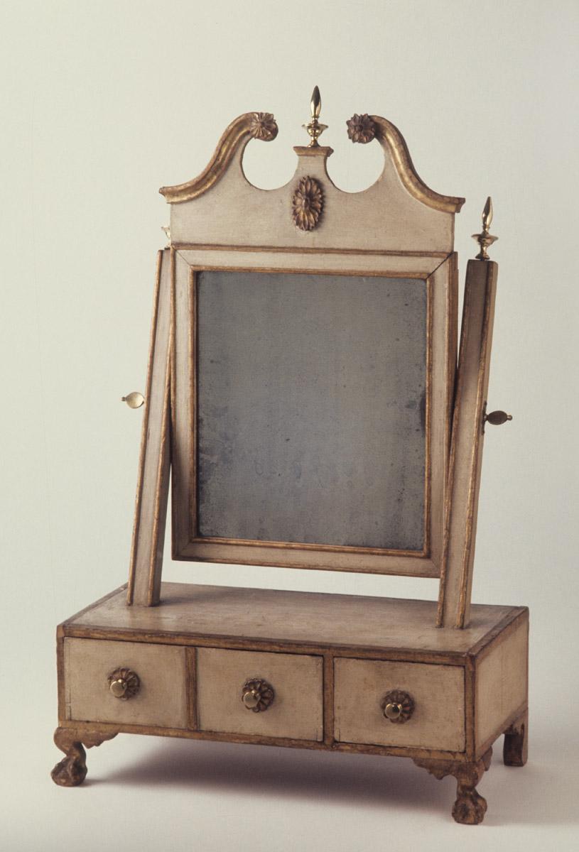 1957.0956 Dressing glass