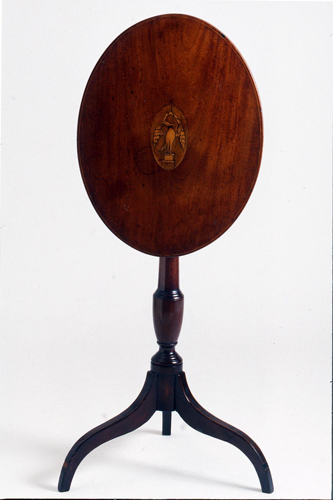 1957.0958 Candlestand front