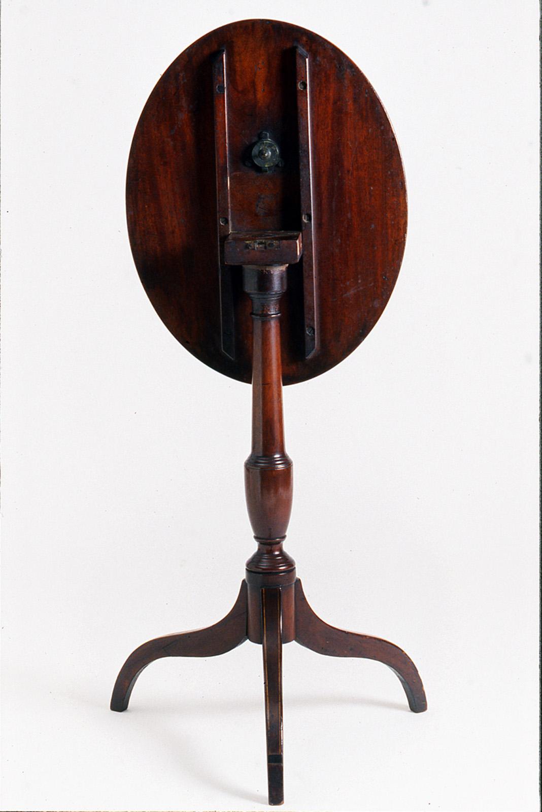 1957.0958 Candlestand back
