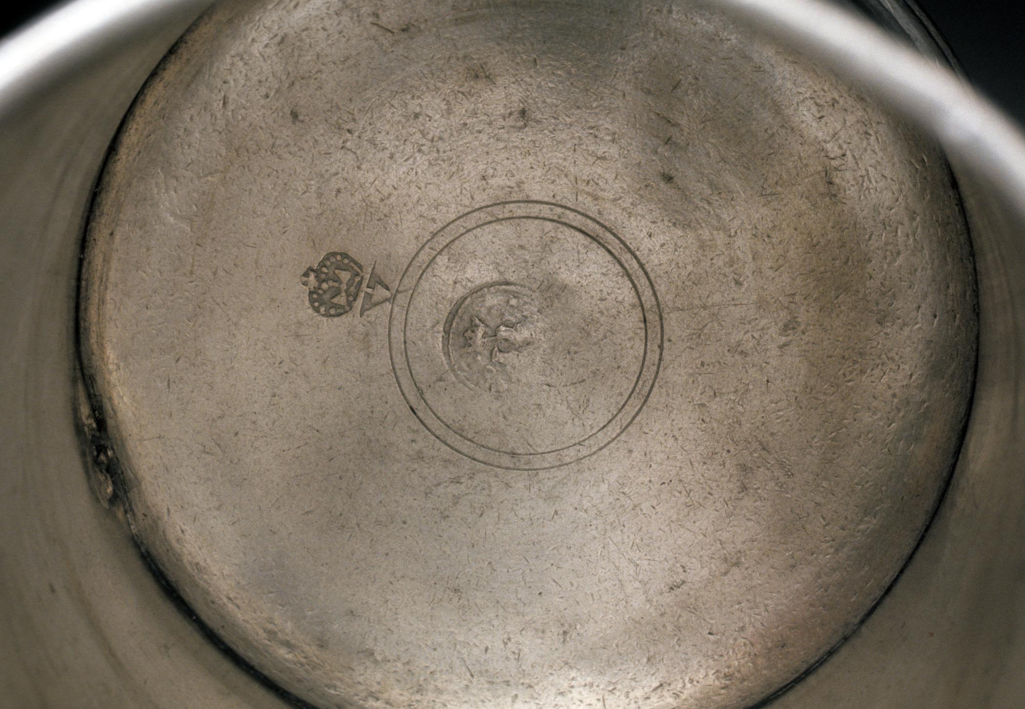 1973.0342 Pewter mug (marks)