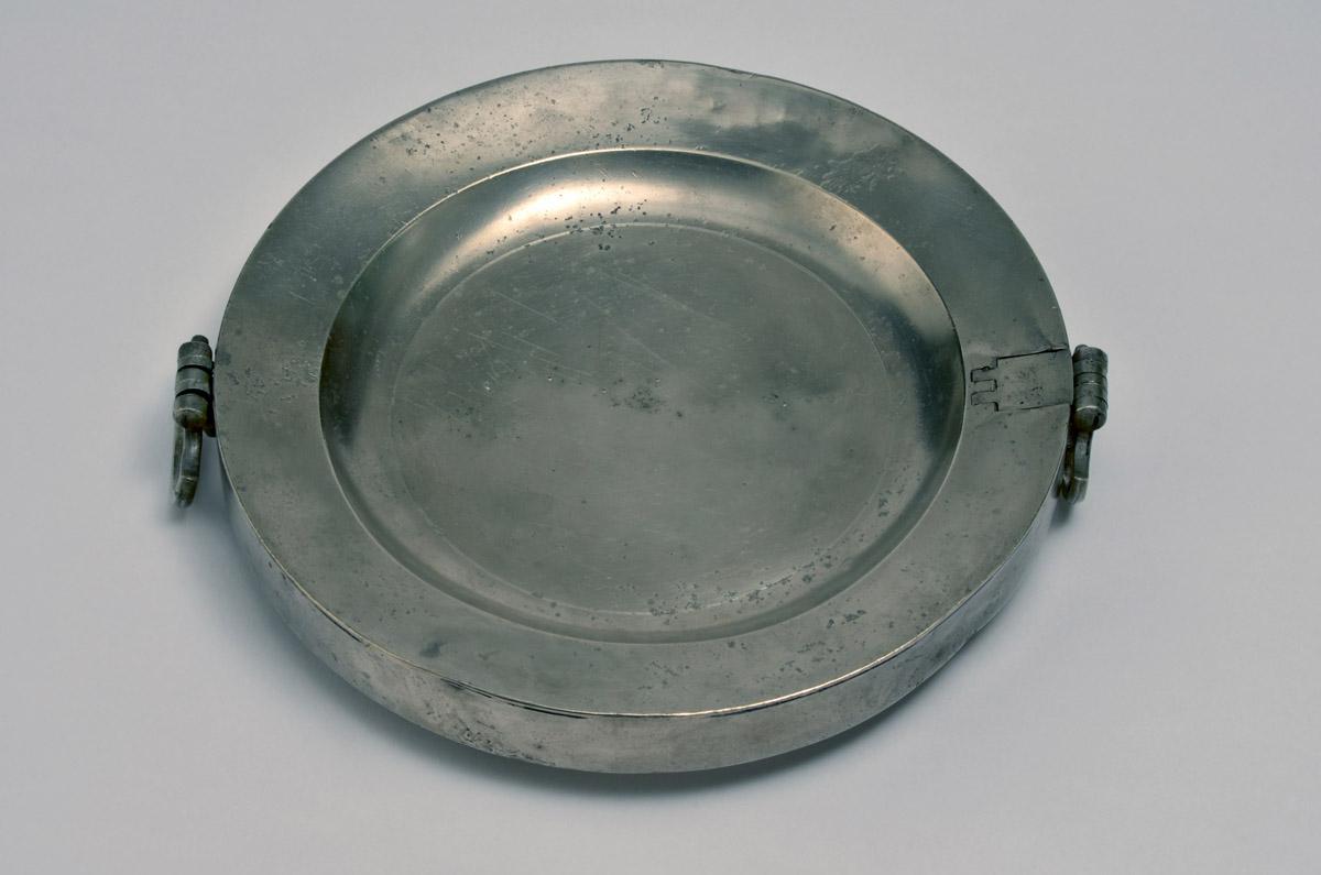 1973.0343 Hot water plate, view 1