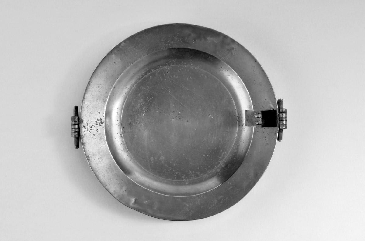 1973.0343 Hot water plate, view 6