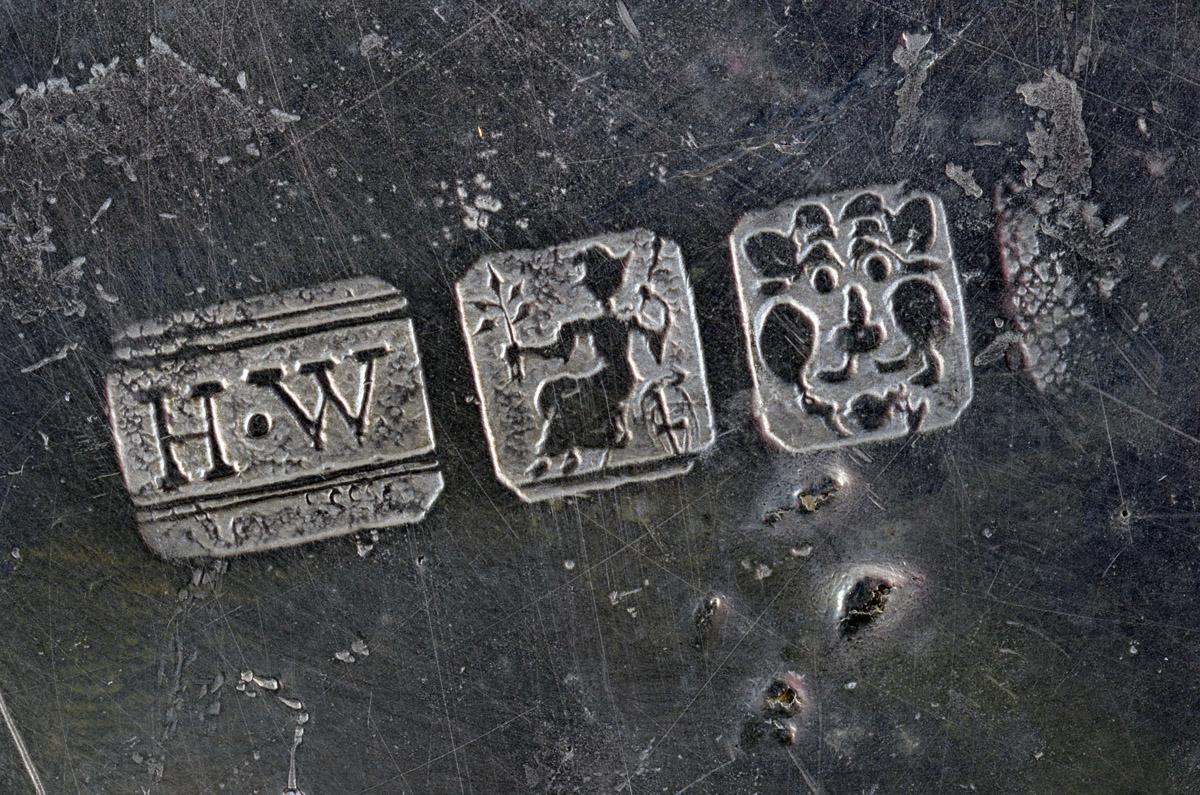 1973.0343 Hot water plate, detail 1