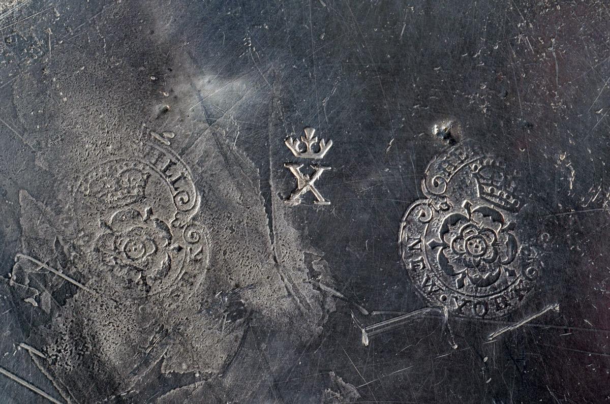 1973.0343 Hot water plate, detail 2
