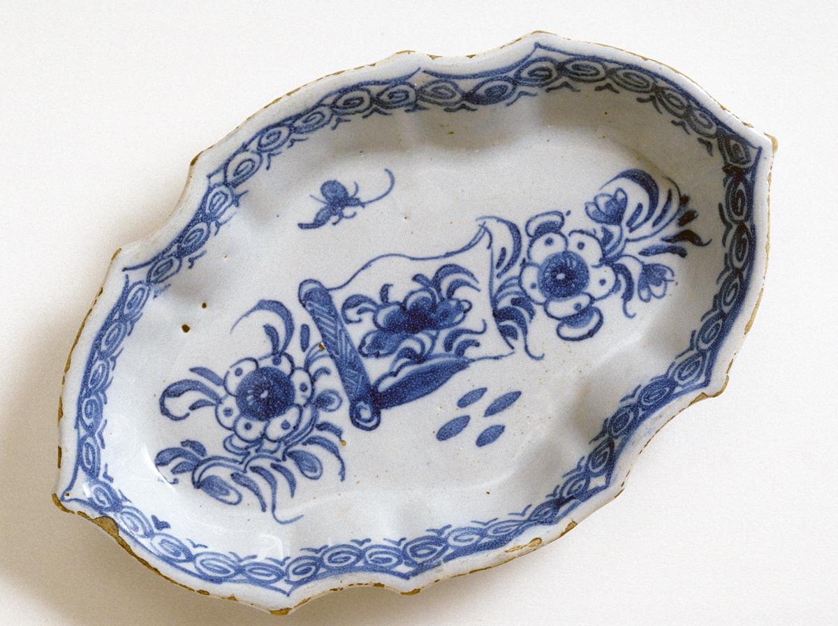1973.0392 Delftware spoon tray