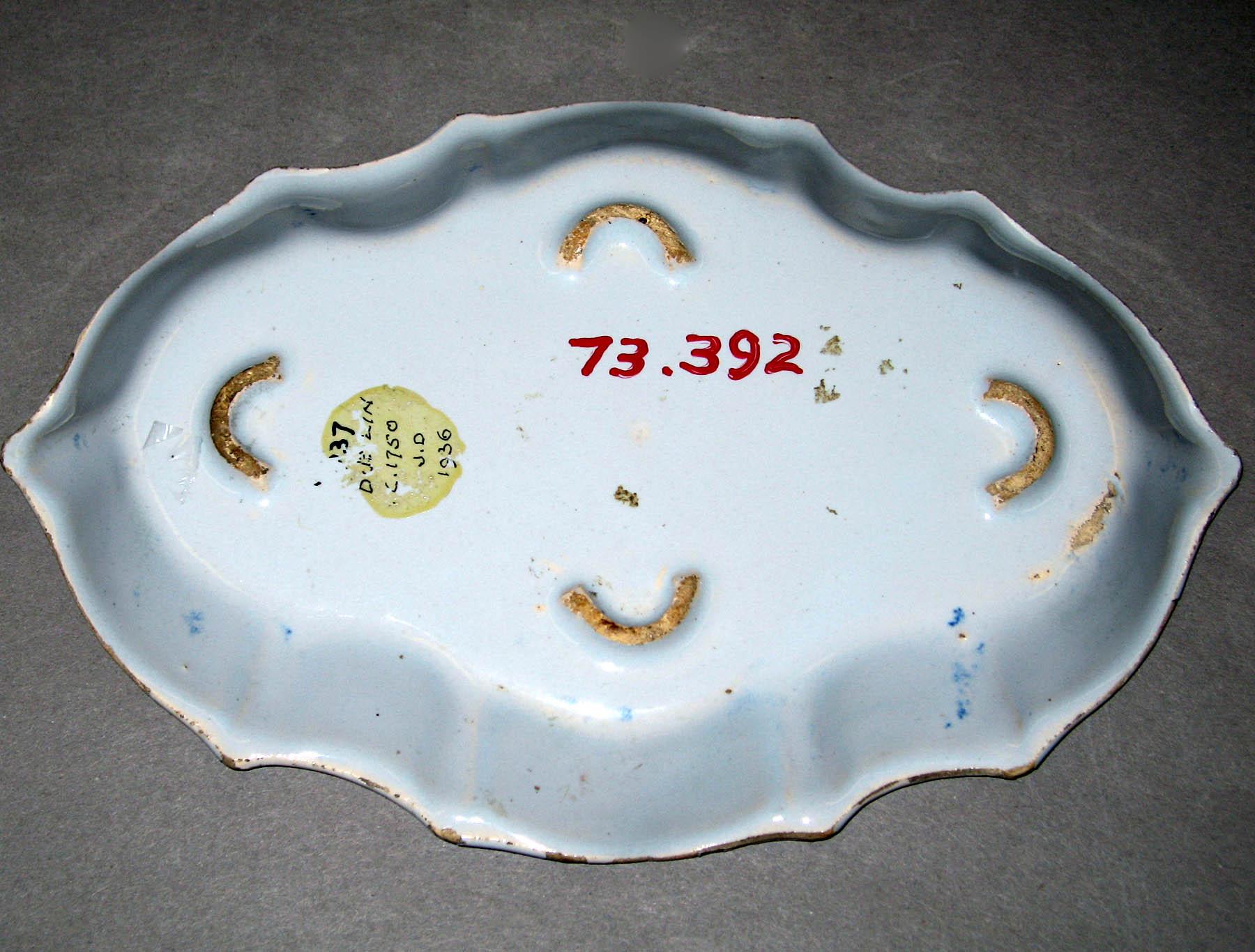 1973.0392 Delftware spoon tray (underside)