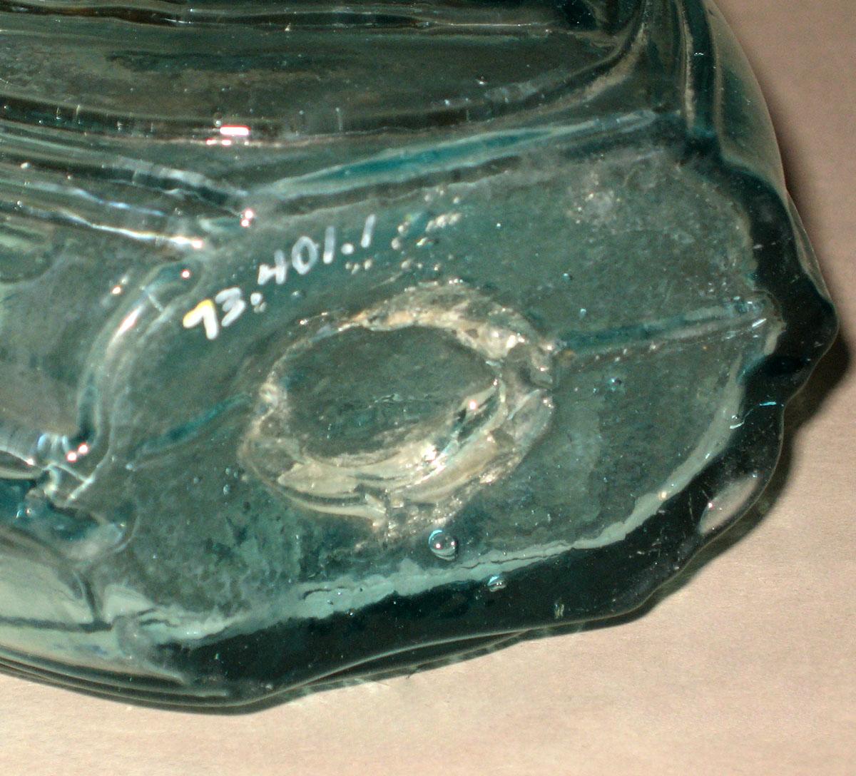 1973.0401.001 Glass flask (underside)