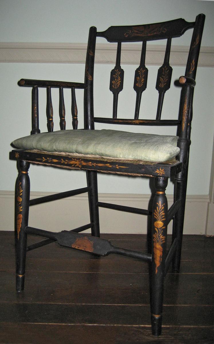 1957.0972.001 Chair and cushion view 1