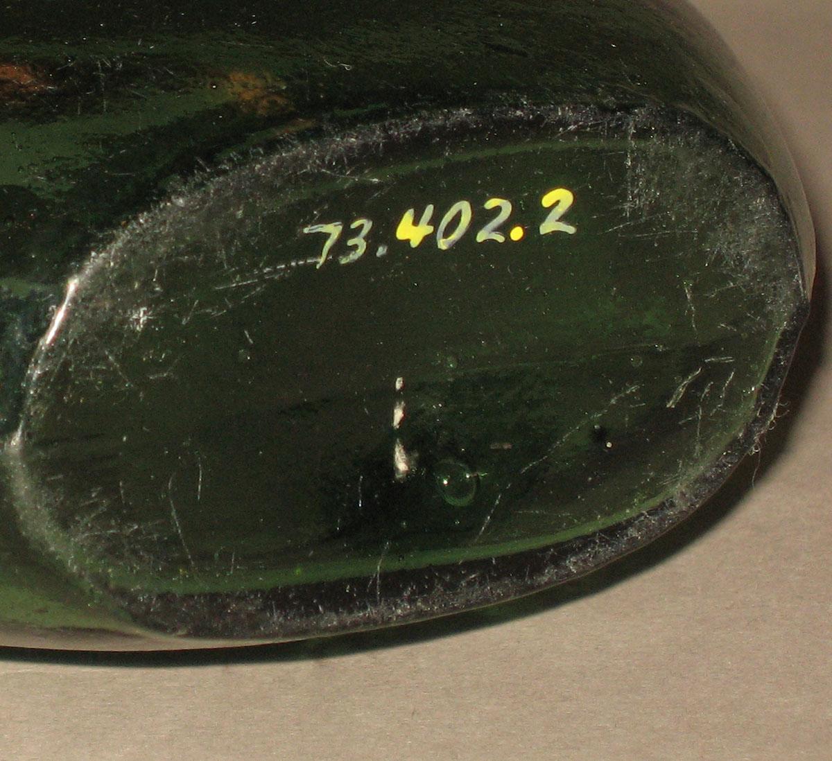 1973.0402.002 Glass flask (underside)