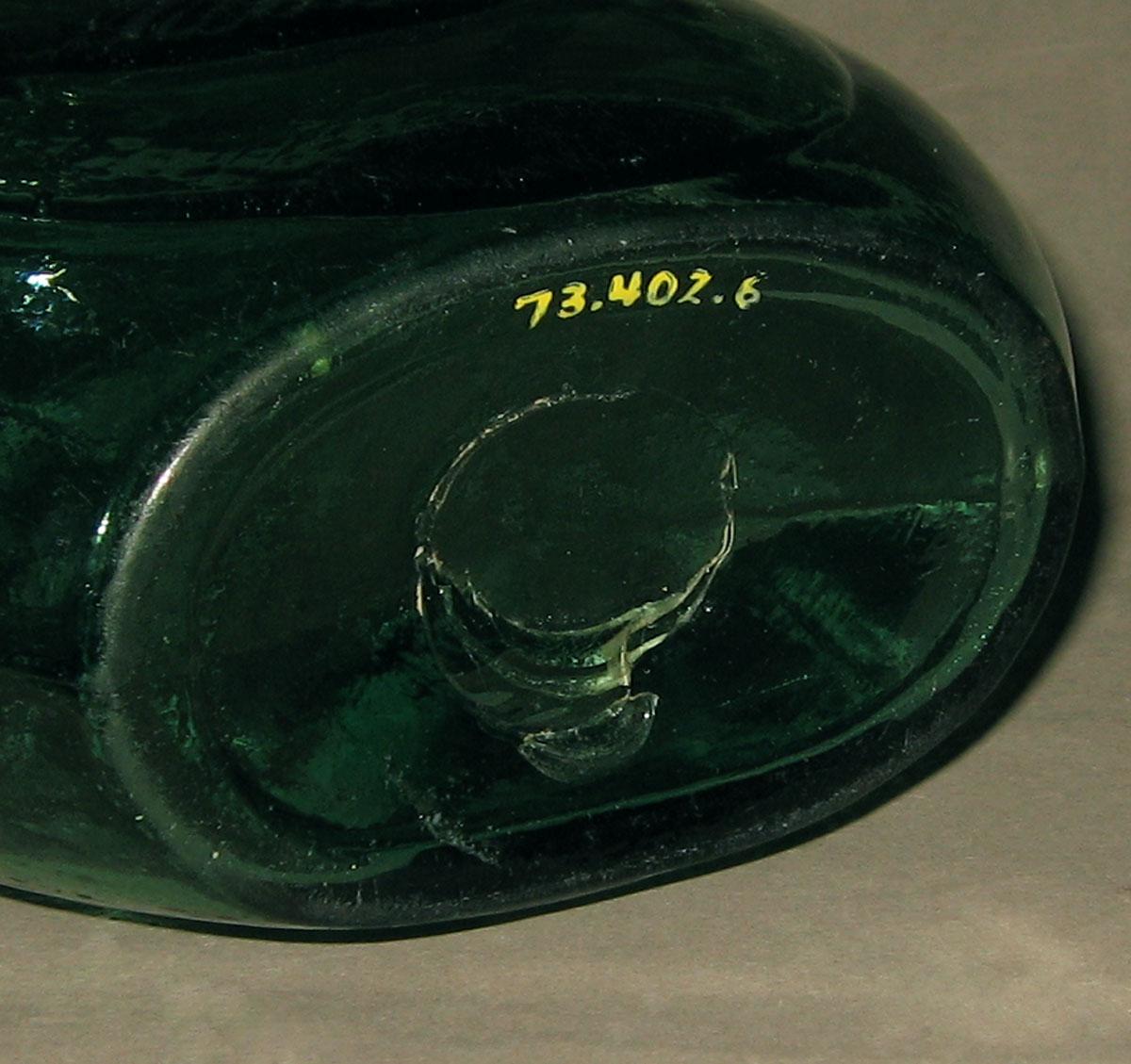 1973.0402.006 Glass flask (underside)