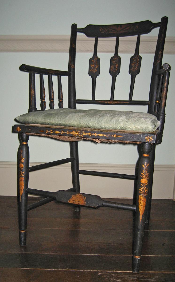 1957.0972.002 Chair and cushion view 1