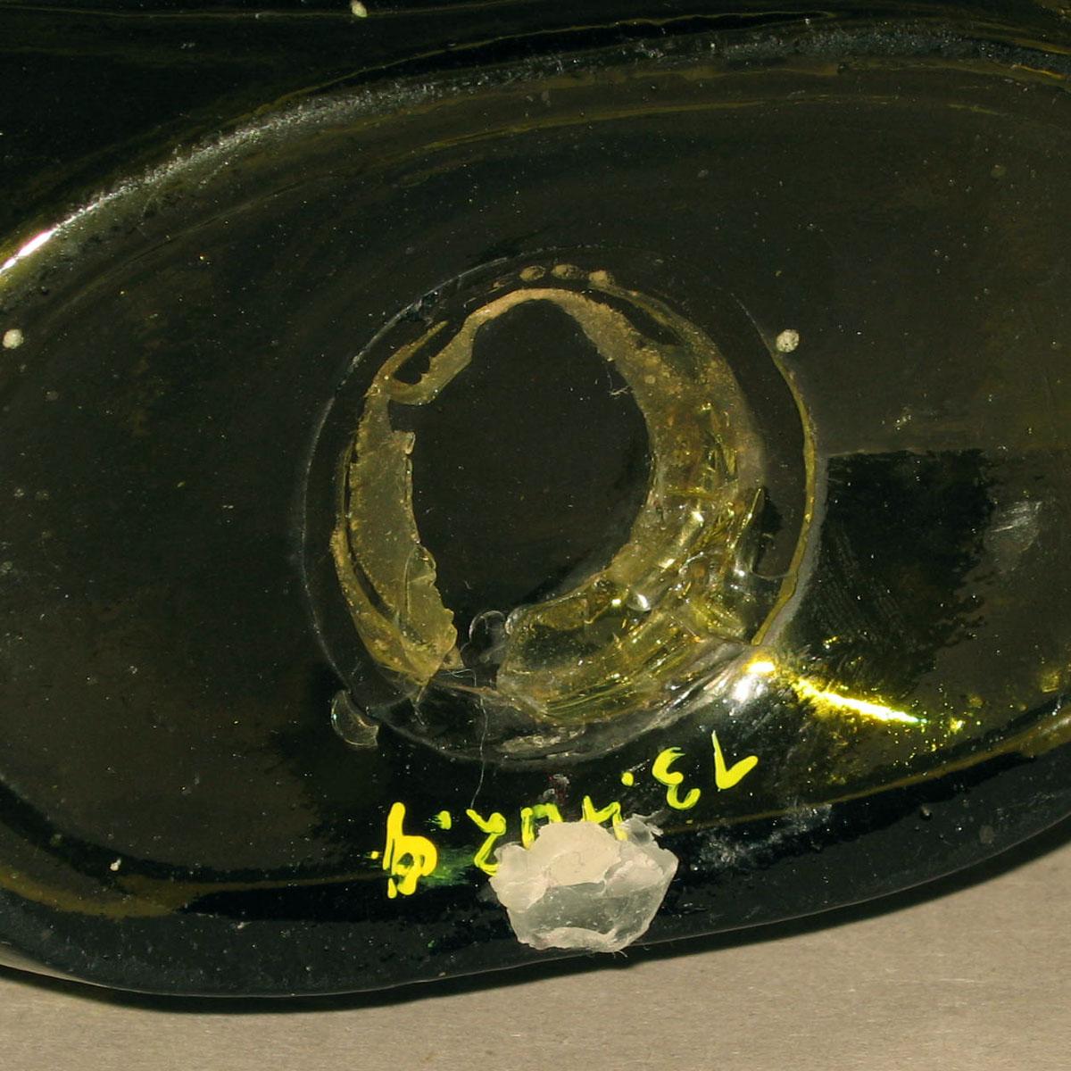1973.0402.009 Glass flask (underside)