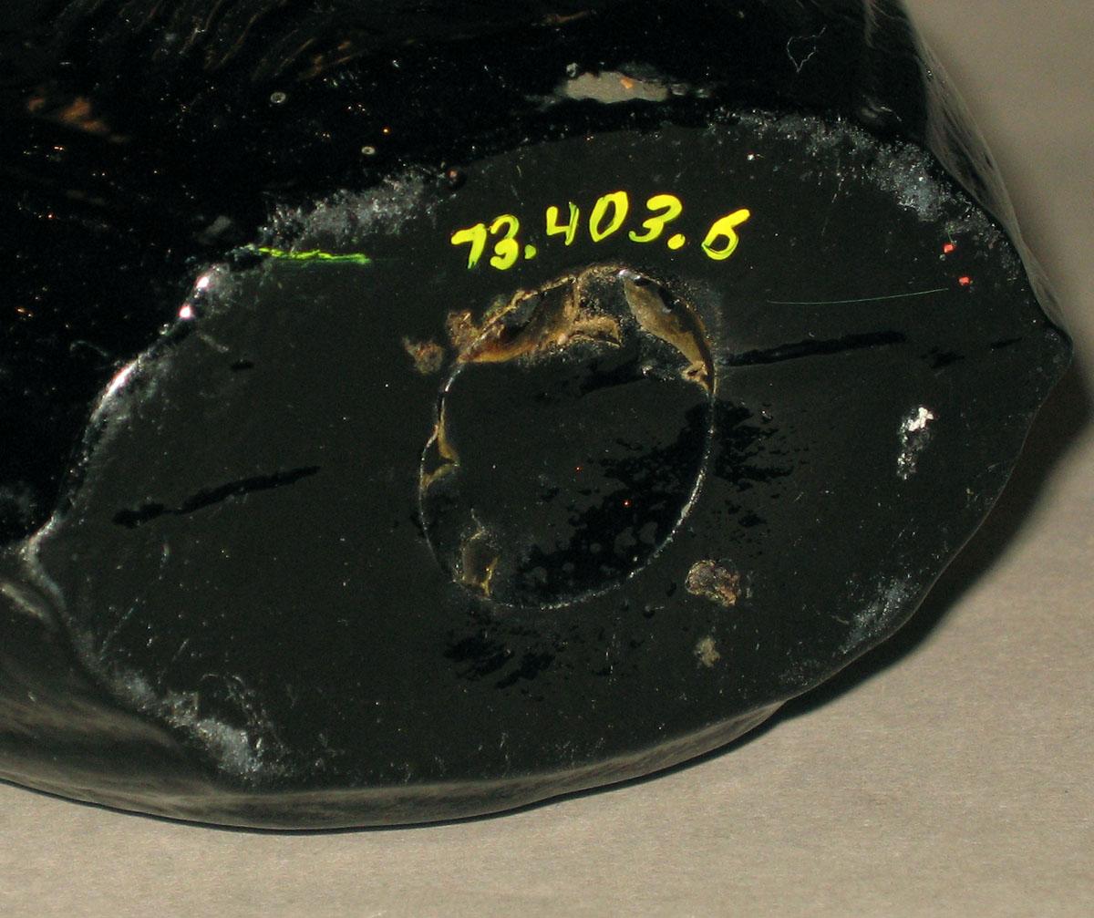 1973.0403.006 Glass flask (underside)