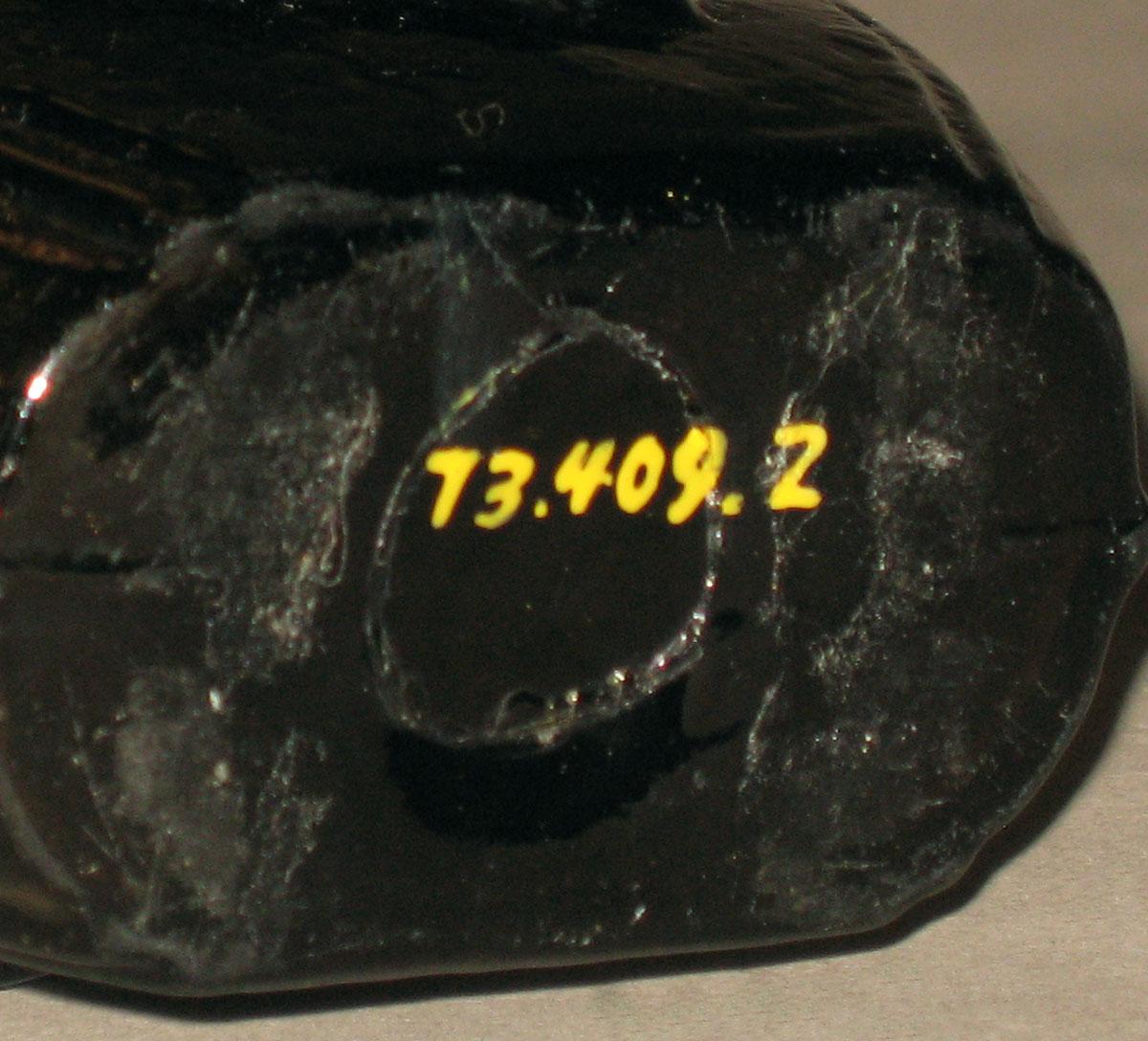 1973.0409.002 Glass flask (underside)