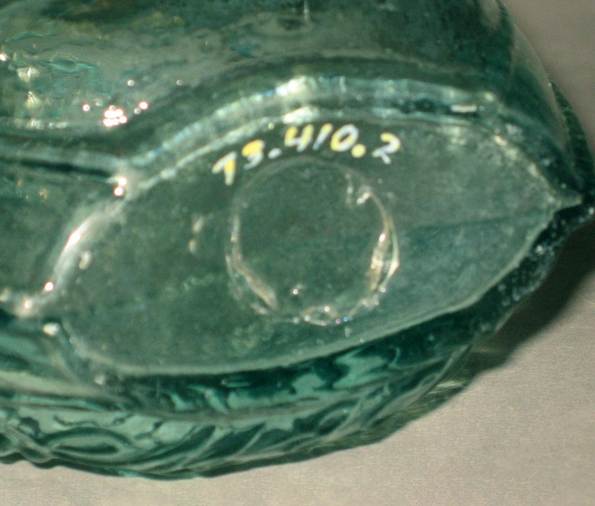 1973.0410.002 Glass flask (underside)