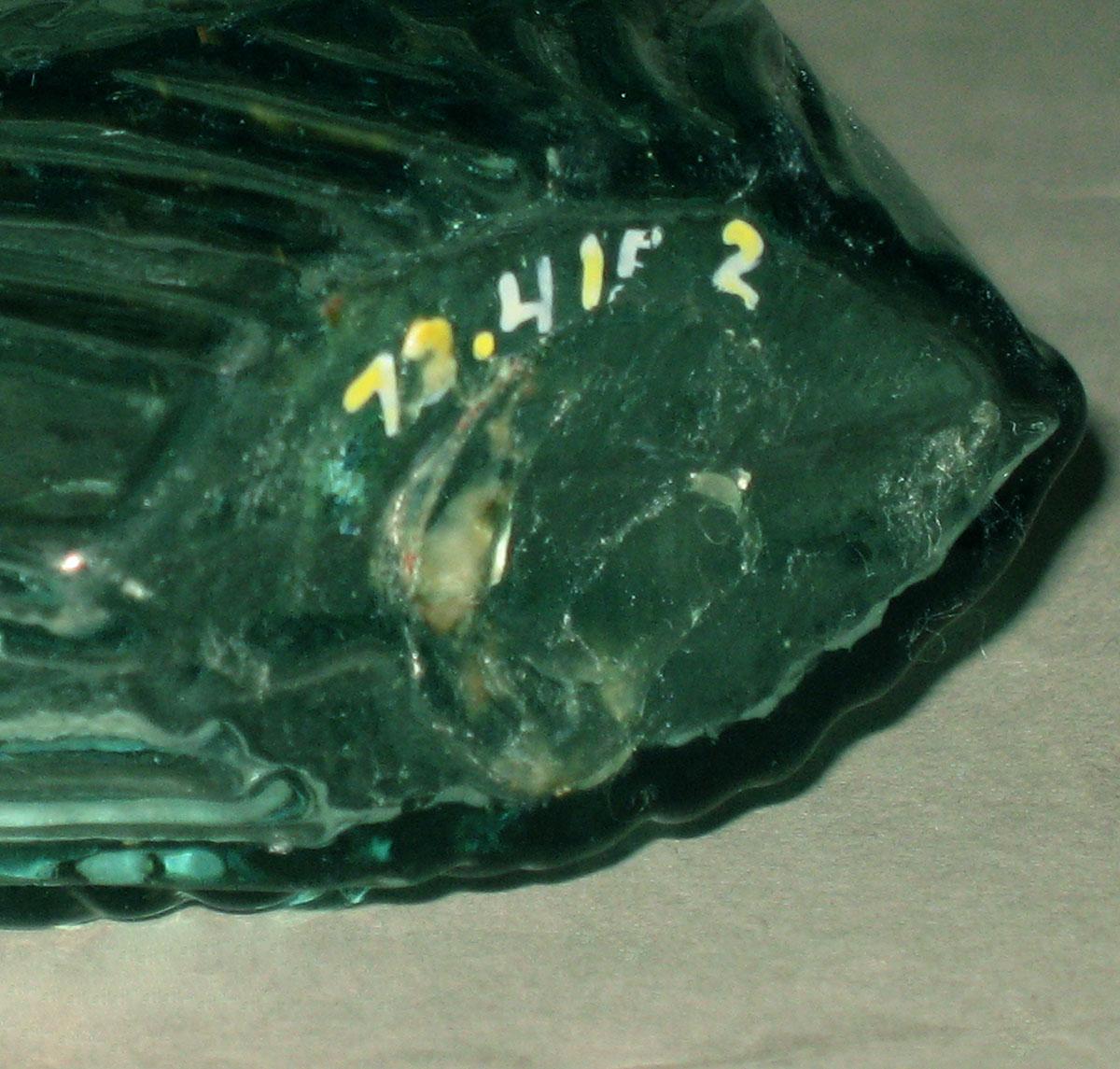 1973.0415.002 Glass flask (underside)
