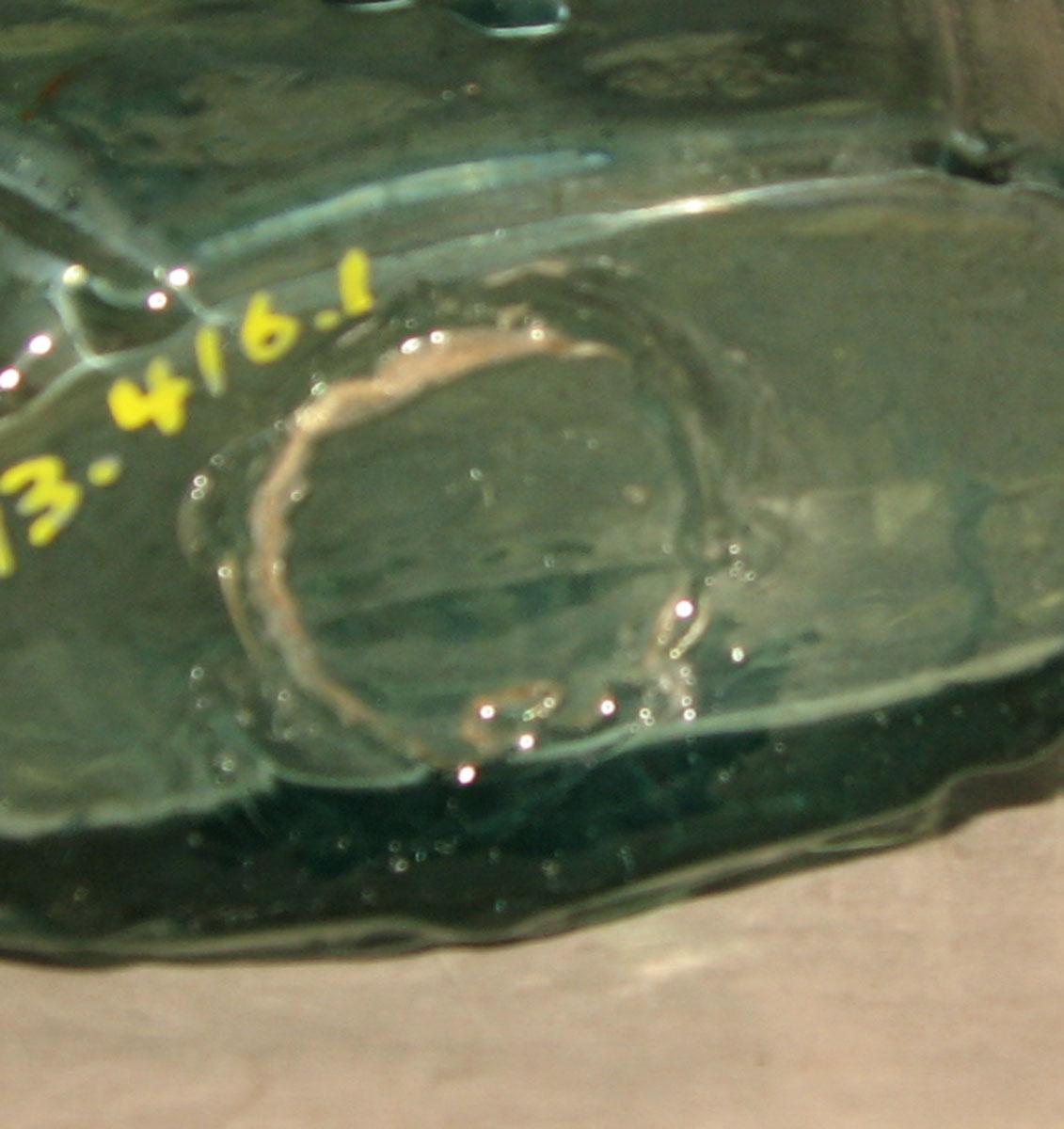 1973.0416.001 Glass flask (underside)