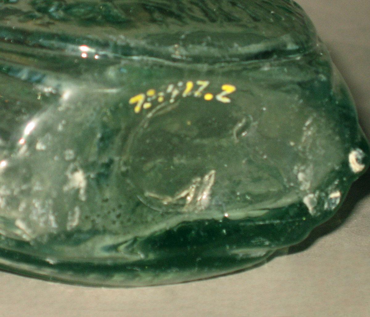 1973.0417.002 Glass flask (underside)