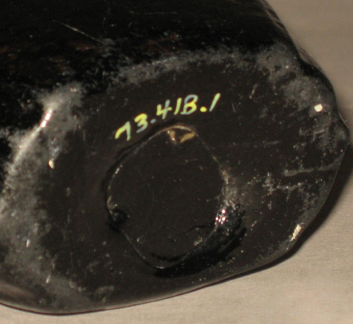 1973.0418.001 Glass flask (underside)