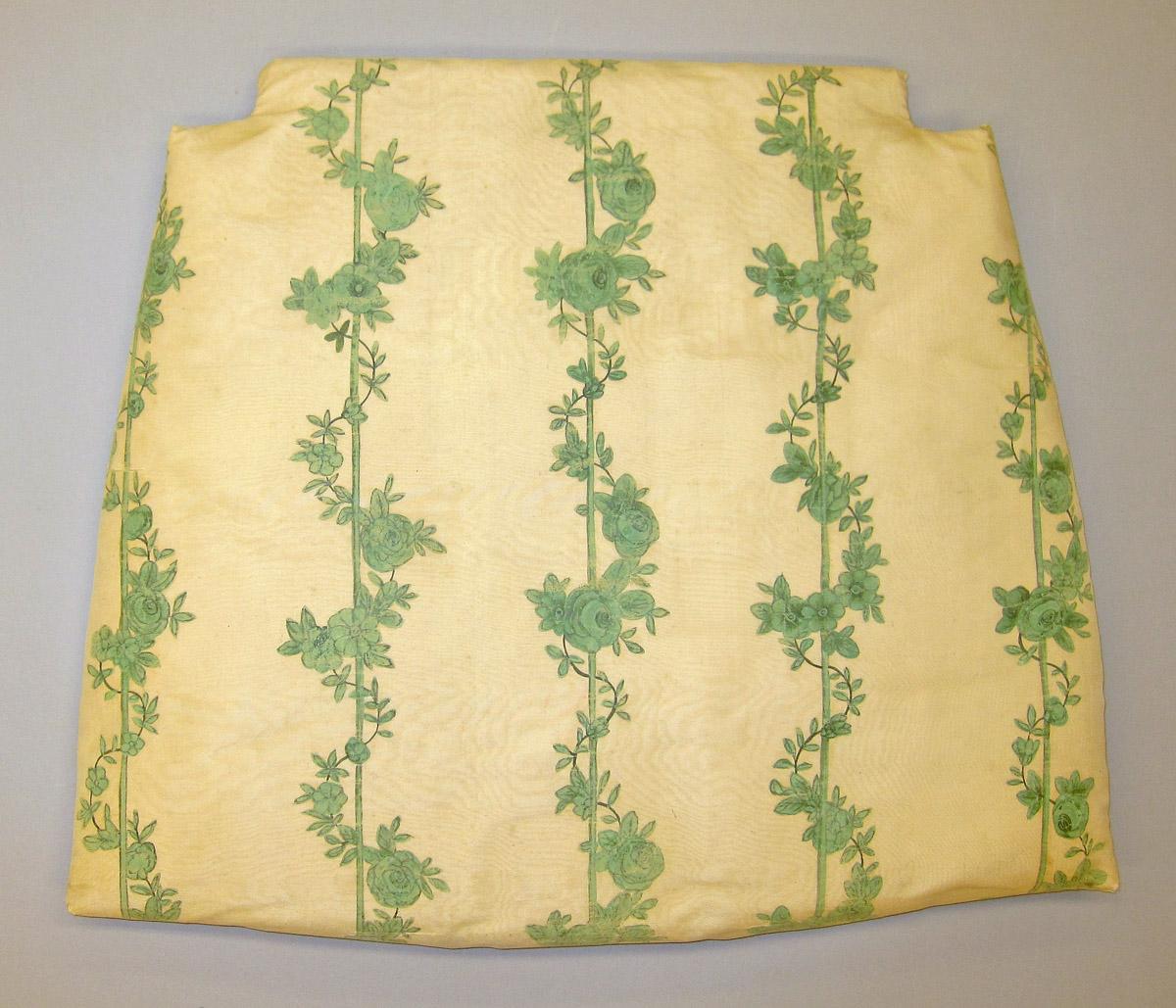 1969.4532 Cushion, upper surface