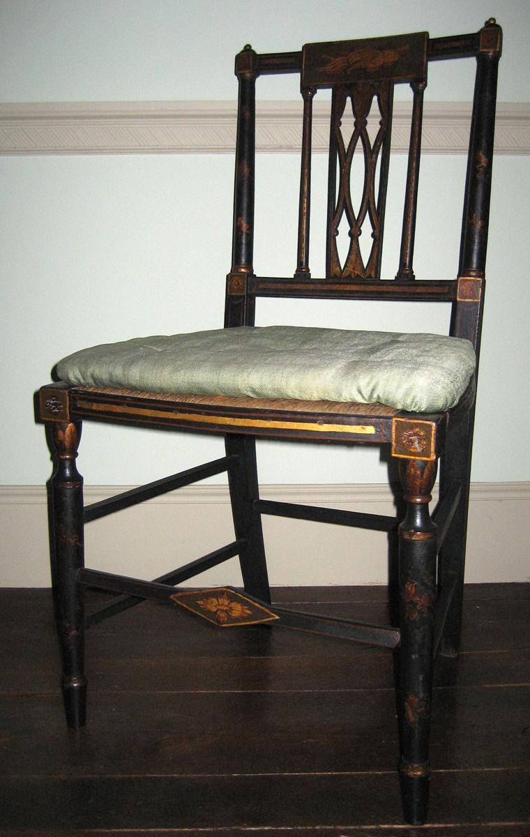 1957.0975.003 chair with cushion view 1