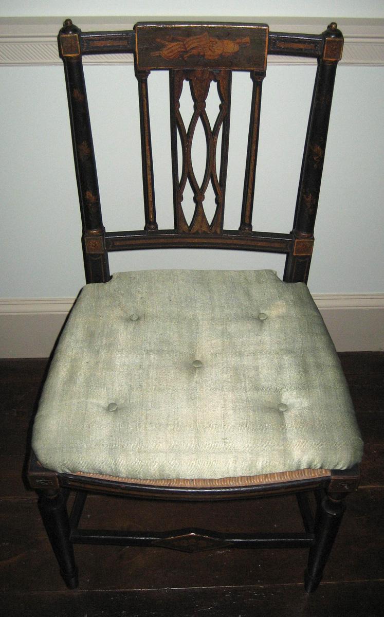 1957.0975.003 chair with 1969.5528.002 cushion view 2