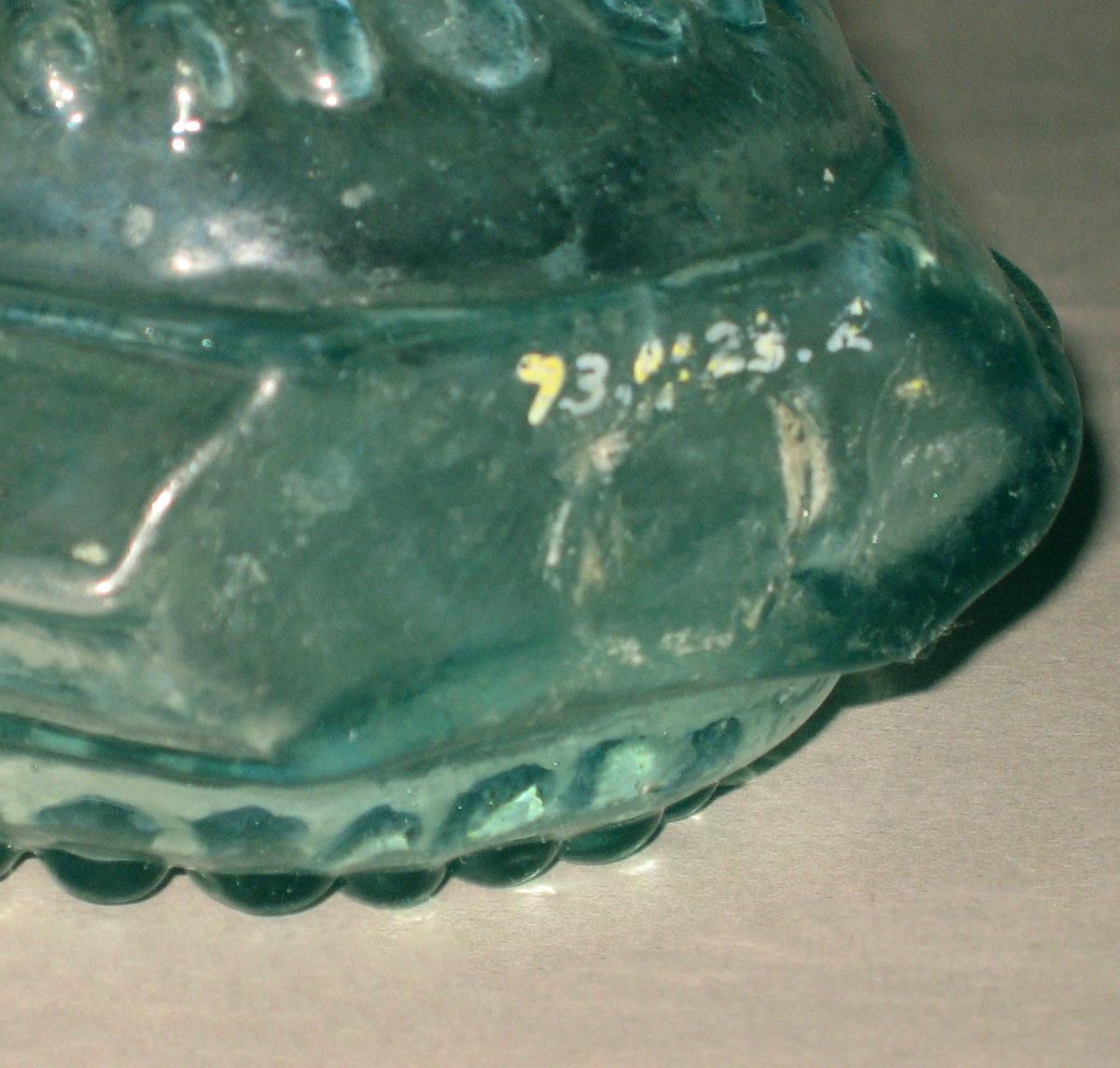 1973.0423.002 Glass flask (underside)