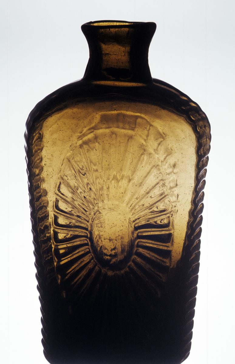 1973.0423.004 Flask, View 2