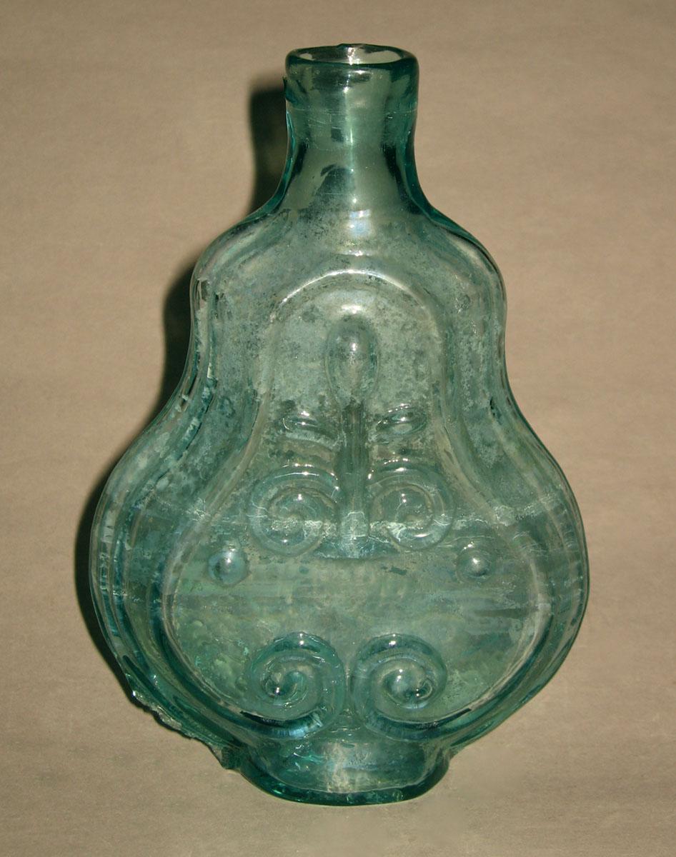 1973.0425.004 Glass flask (op.side)