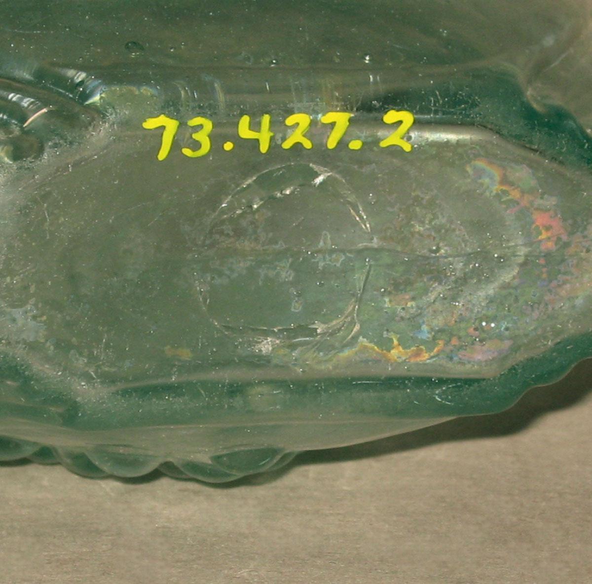 1973.0427.002 Glass flask (underside)