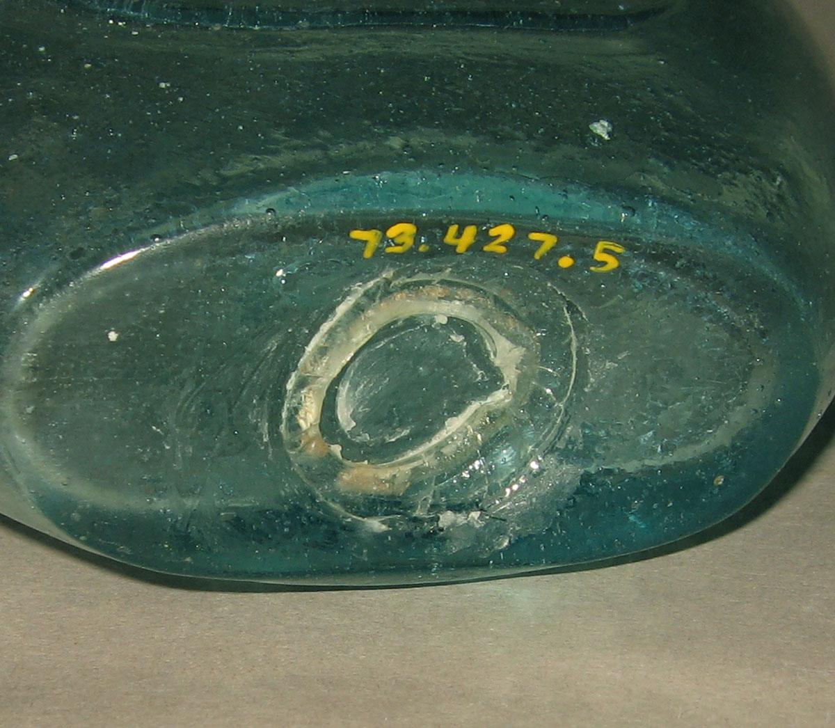 1973.0427.005 Glass flask (underside)