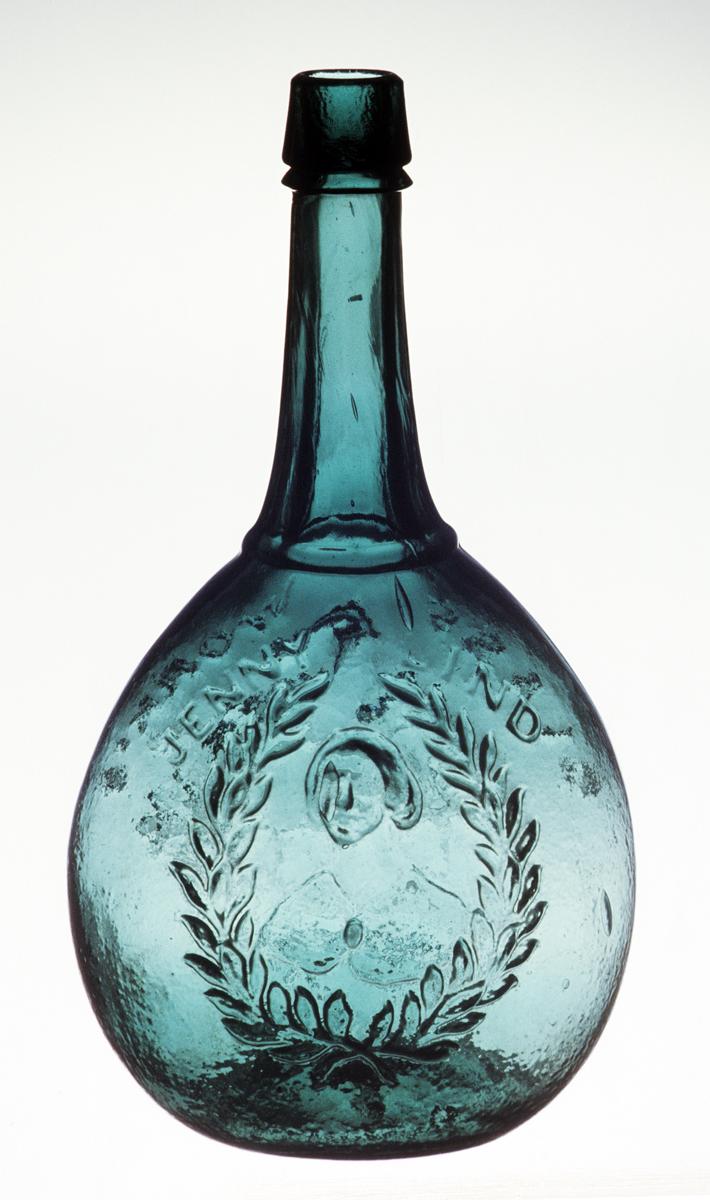 1973.0428.003 Bottle