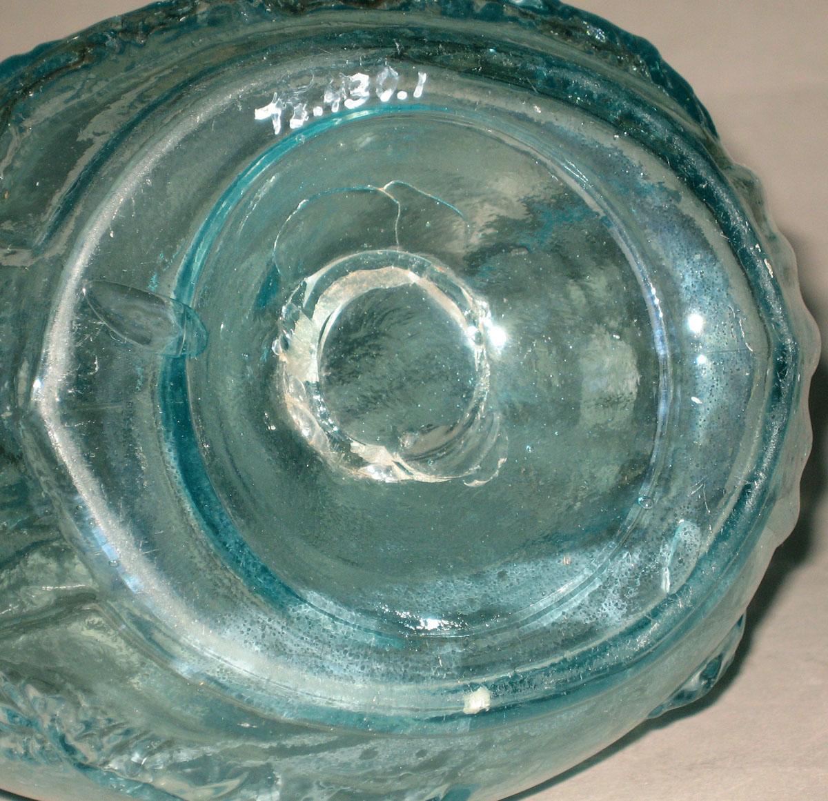 1973.0430.001 Glass bottle