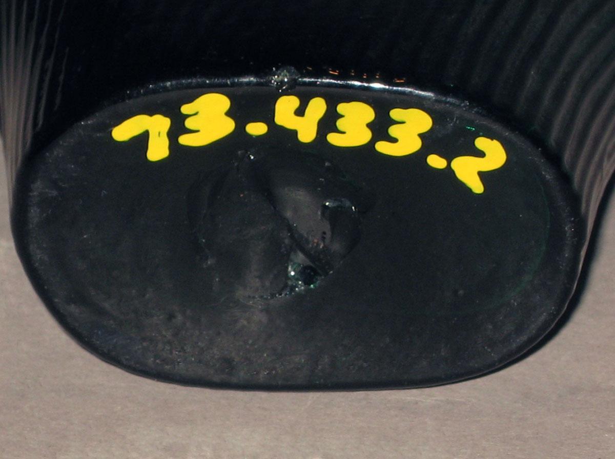 1973.0433.002 Glass flask (underside)