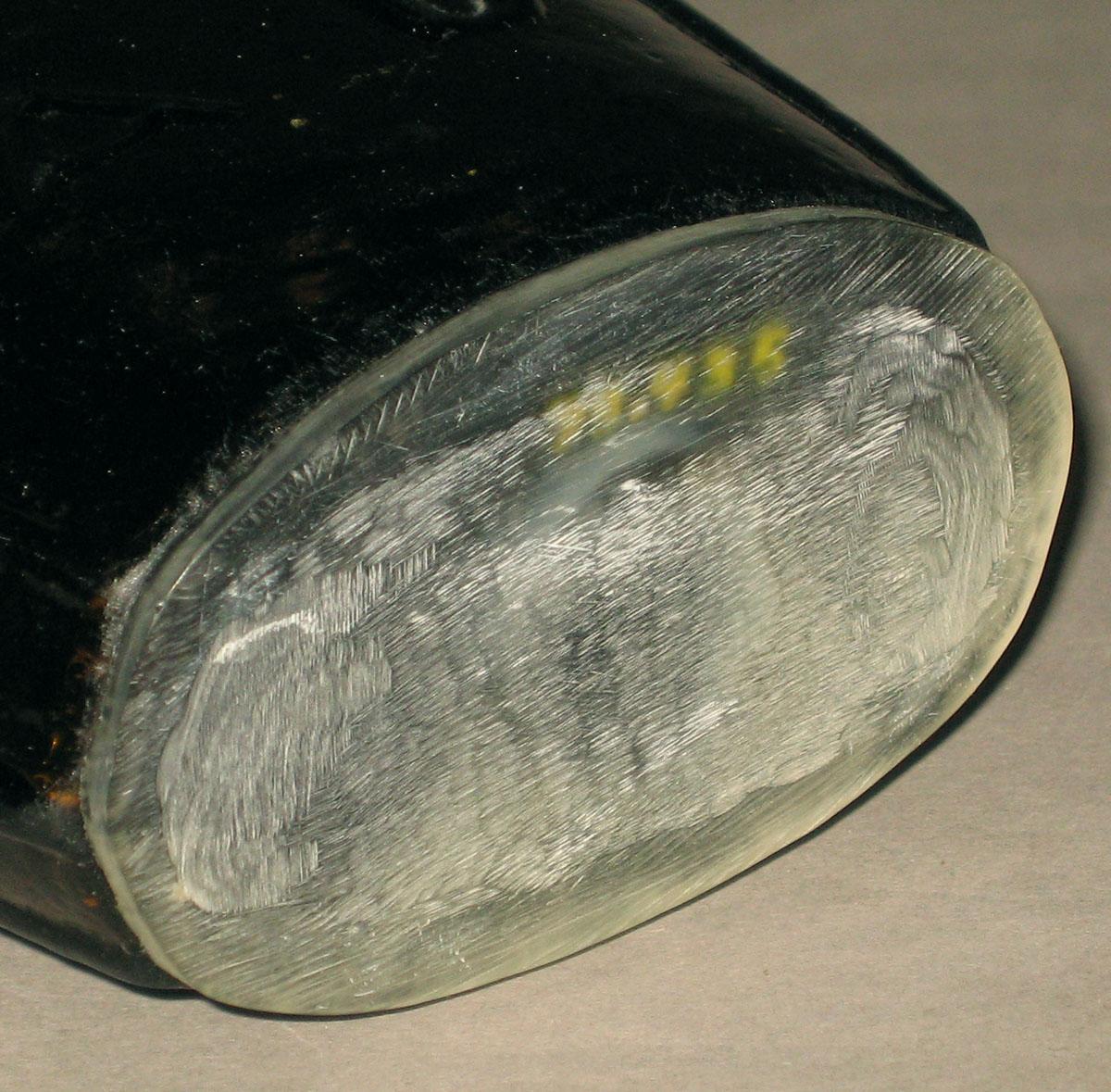 1973.0435 Glass flask (underside)