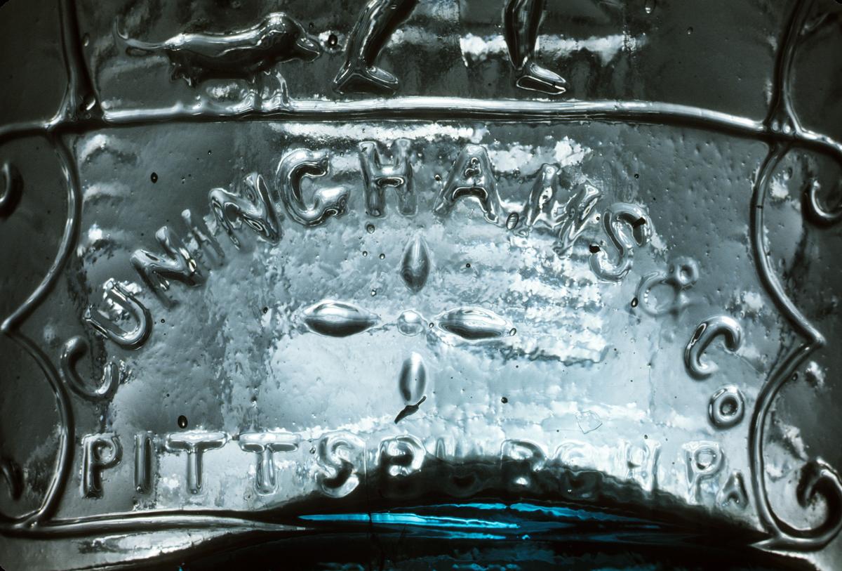 1973.0436.004 Glass Flask, Detail