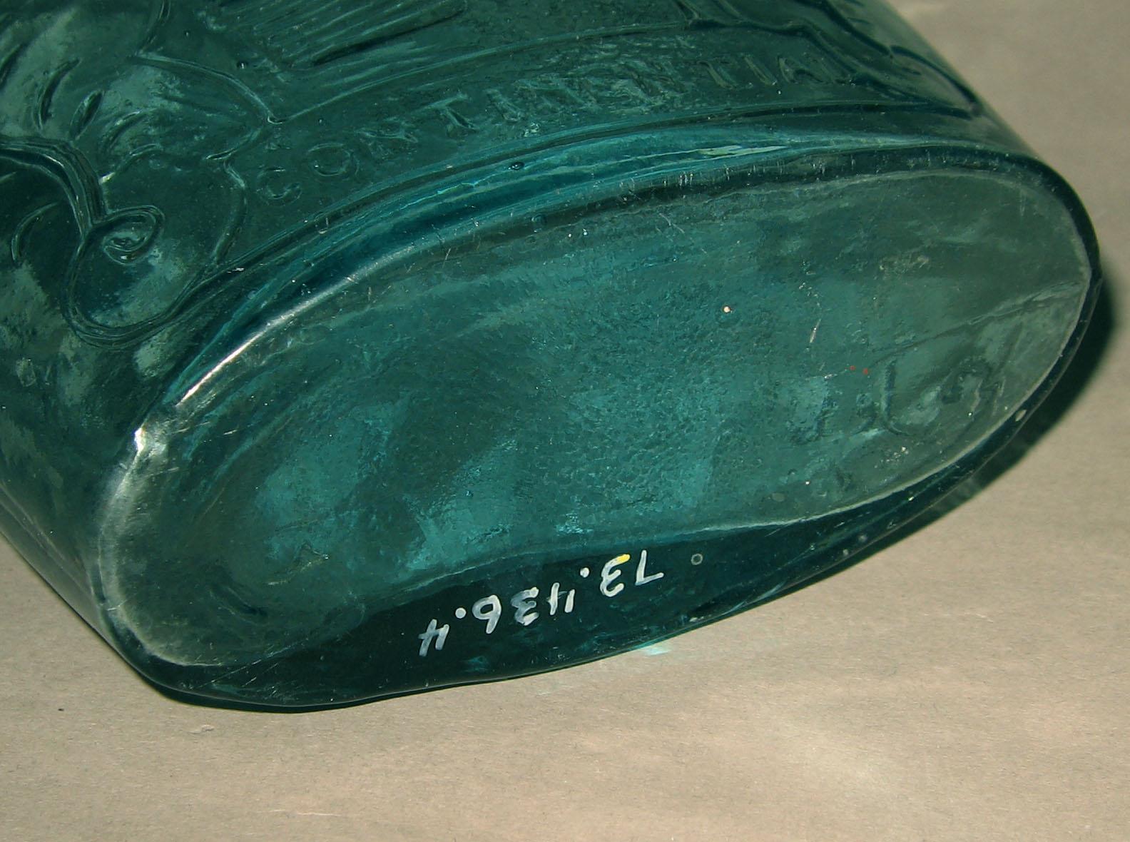 1973.0436.004 Glass flask (underside)